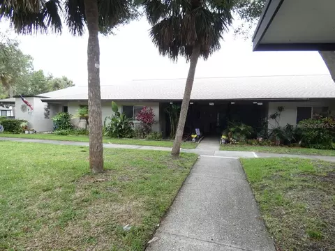 1024 10th Cir SE, Largo, FL 33771