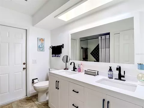 Bath - 4306 River Birch Dr, Weeki Wachee, FL 34607 photo 7 of 7