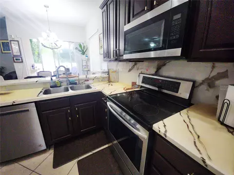 Kitchen - 8604 Tidal Breeze Dr, Riverview, FL 33569 photo 4 of 4