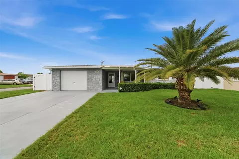 4005 Ironware Dr, Holiday, FL 34691