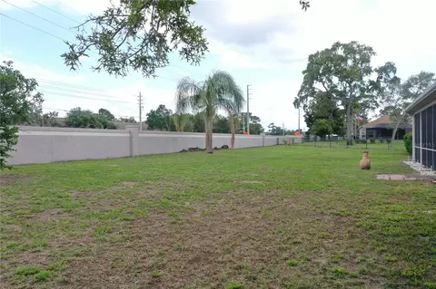 Exterior - 14296 Pullman Dr, Spring Hill, FL 34609 photo 4 of 6
