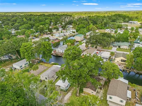 6380 Richard Dr, Weeki Wachee, FL 34607