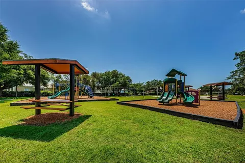 View/Area - 10643 Eveningwood Ct, Trinity, FL 34655 photo 9 of 16