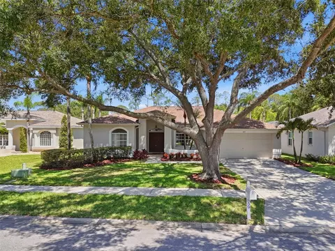 859 Inverry Dr, Oldsmar, FL 34677