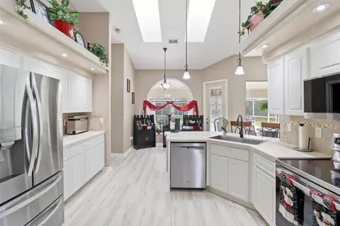 Kitchen - 1131 E Bluebird Ct, Hernando, FL 34442 photo 4 of 4