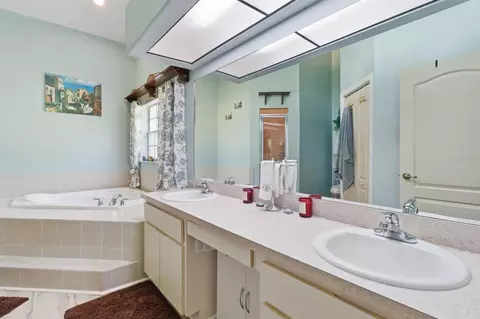 Bath - 1131 E Bluebird Ct, Hernando, FL 34442 photo 1 of 4