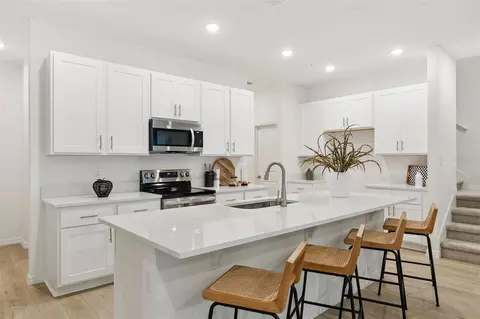 Kitchen - 5204 Luisa Ct, Saint Cloud, FL 34771 photo 3 of 7