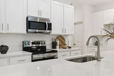 Kitchen - 5204 Luisa Ct, Saint Cloud, FL 34771 photo 7 of 7