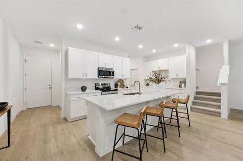 Kitchen - 5204 Luisa Ct, Saint Cloud, FL 34771 photo 4 of 7
