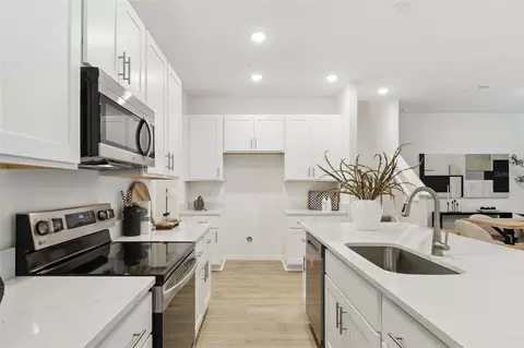 Kitchen - 5204 Luisa Ct, Saint Cloud, FL 34771 photo 6 of 7