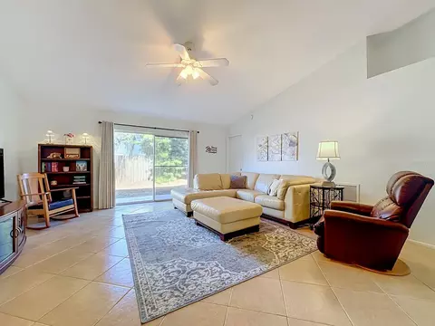 Living - 13436 Silvercreek Dr, Riverview, FL 33579 photo 2 of 4