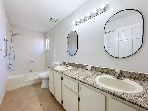 Bath - 13436 Silvercreek Dr, Riverview, FL 33579 photo 1 of 3