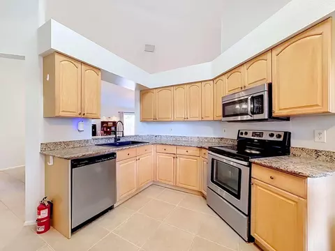 Kitchen - 13436 Silvercreek Dr, Riverview, FL 33579 photo 6 of 6