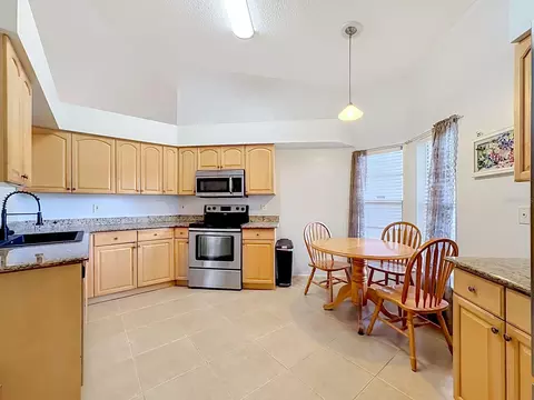 Kitchen - 13436 Silvercreek Dr, Riverview, FL 33579 photo 3 of 6
