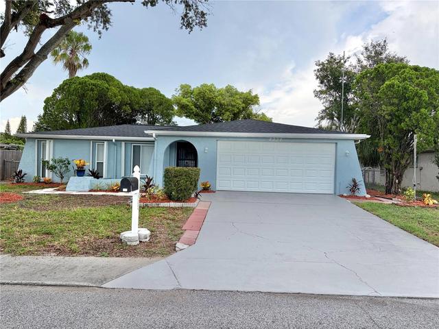 8938 Cochise Ln, Port Richey, FL 34668