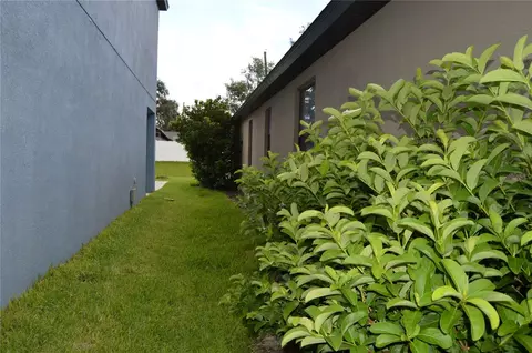 Exterior - 1214 Florablu Dr, Seffner, FL 33584 photo 6 of 13