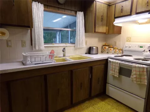 Kitchen - 12199 SW 44th Dr, Webster, FL 33597 photo 4 of 4