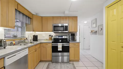 Kitchen - 3498 Thunderbird Ave, Spring Hill, FL 34606 photo 4 of 5