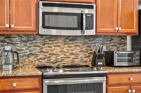 Kitchen - 10114 Ives Loop, Hudson, FL 34667 photo 4 of 7