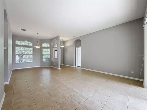 Living - 2021 Rutherford Dr, Dover, FL 33527 photo 5 of 13
