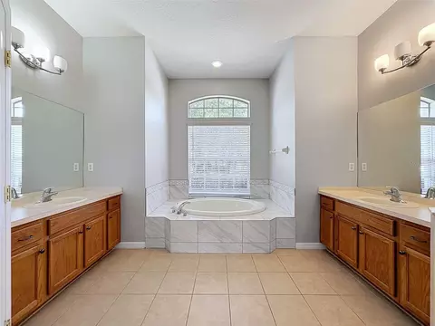 Bath - 2021 Rutherford Dr, Dover, FL 33527 photo 1 of 6