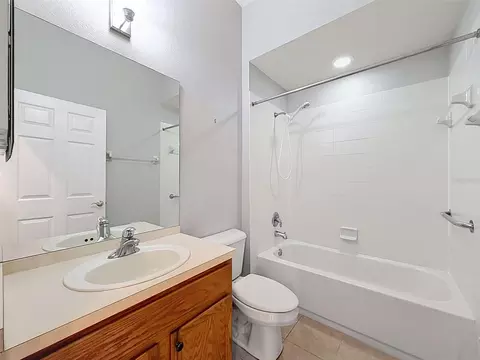 Bath - 2021 Rutherford Dr, Dover, FL 33527 photo 5 of 6