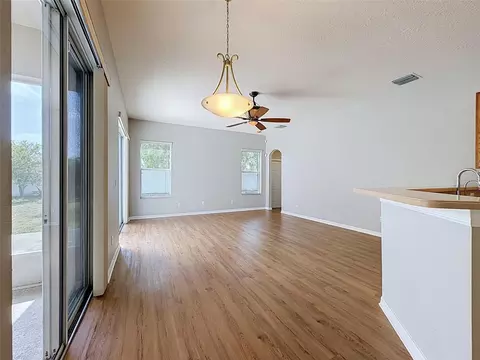 Living - 2021 Rutherford Dr, Dover, FL 33527 photo 6 of 13