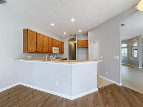 Kitchen - 2021 Rutherford Dr, Dover, FL 33527 photo 2 of 4