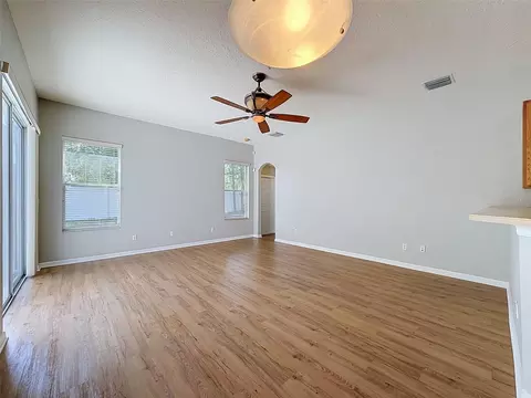 Living - 2021 Rutherford Dr, Dover, FL 33527 photo 10 of 13