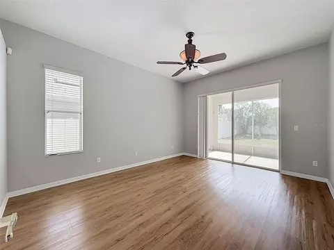 Living - 2021 Rutherford Dr, Dover, FL 33527 photo 11 of 13