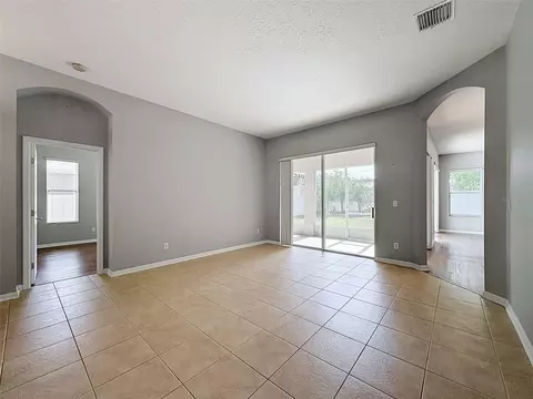 Living - 2021 Rutherford Dr, Dover, FL 33527 photo 4 of 13