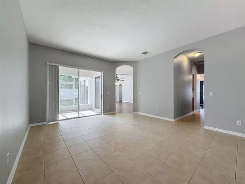 Living - 2021 Rutherford Dr, Dover, FL 33527 photo 3 of 13