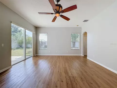 Living - 2021 Rutherford Dr, Dover, FL 33527 photo 8 of 13