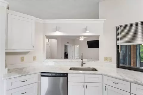 Kitchen - 8050 Eacon Ct, Hudson, FL 34667 photo 3 of 4