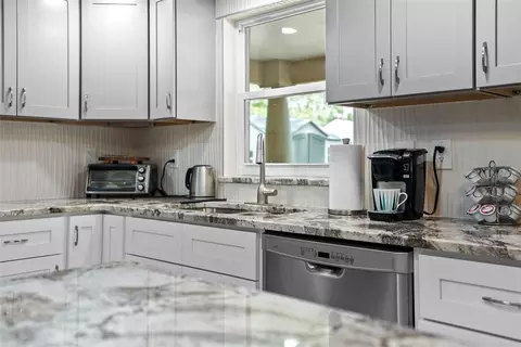 Kitchen - 7466 Apache Trl, Spring Hill, FL 34606 photo 10 of 12