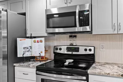 Kitchen - 7466 Apache Trl, Spring Hill, FL 34606 photo 11 of 12