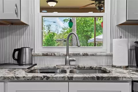 Kitchen - 7466 Apache Trl, Spring Hill, FL 34606 photo 6 of 12