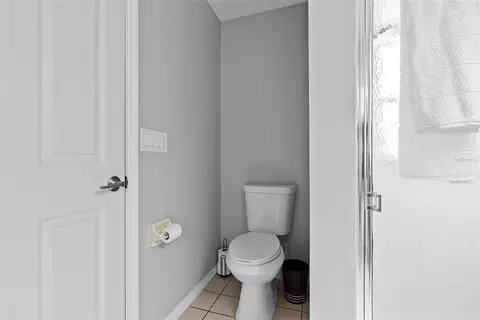 Bath - 7466 Apache Trl, Spring Hill, FL 34606 photo 4 of 7