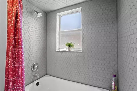 Bath - 7466 Apache Trl, Spring Hill, FL 34606 photo 7 of 7