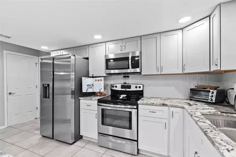 Kitchen - 7466 Apache Trl, Spring Hill, FL 34606 photo 4 of 12