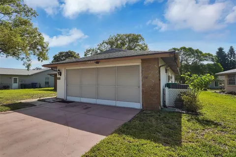 10800 Los Santos Dr, Port Richey, FL 34668