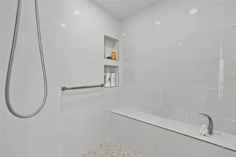 Bath - 4219 Augustine Rd, Spring Hill, FL 34609 photo 4 of 5