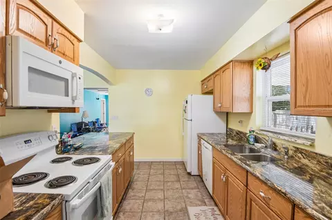 Kitchen - 7446 Pinehurst Dr, Spring Hill, FL 34606 photo 6 of 7