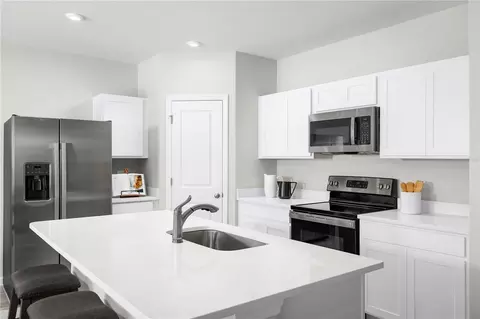 Kitchen - 17108 6th Ter E, Bradenton, FL 34212 photo 2 of 3