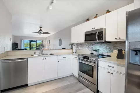 Kitchen - 175 Kings Hwy #514, Punta Gorda, FL 33983 photo 1 of 2