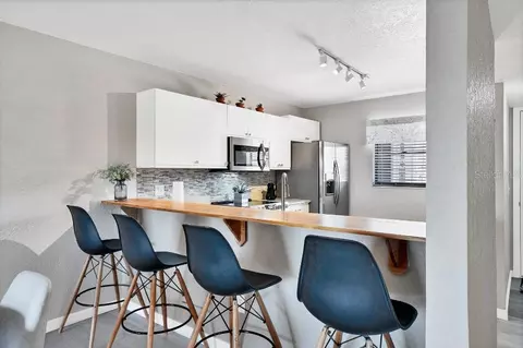 Kitchen - 175 Kings Hwy #514, Punta Gorda, FL 33983 photo 2 of 2