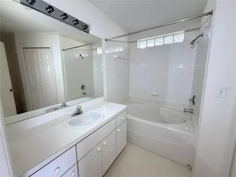 Bath - 6608 Northhaven Ct, Riverview, FL 33578 photo 2 of 3