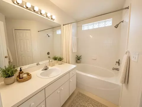 Bath - 6608 Northhaven Ct, Riverview, FL 33578 photo 1 of 3