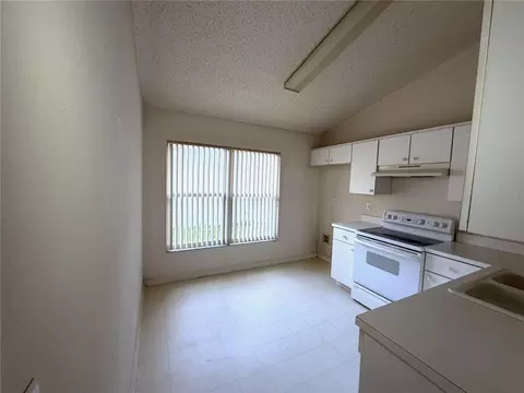 Kitchen - 6608 Northhaven Ct, Riverview, FL 33578 photo 1 of 3