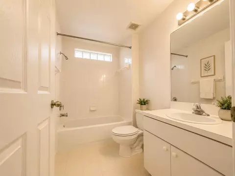 Bath - 6608 Northhaven Ct, Riverview, FL 33578 photo 3 of 3